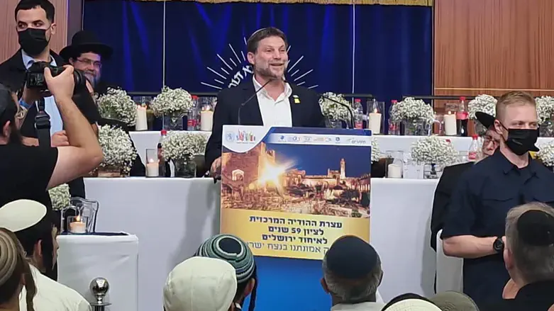 Bezalel Smotrich speaks at the Mercaz Harav Yeshiva