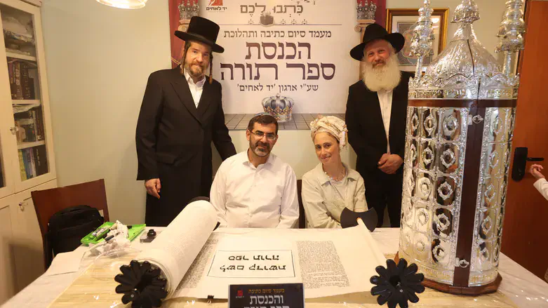 הזוכים עם נציגי הארגון