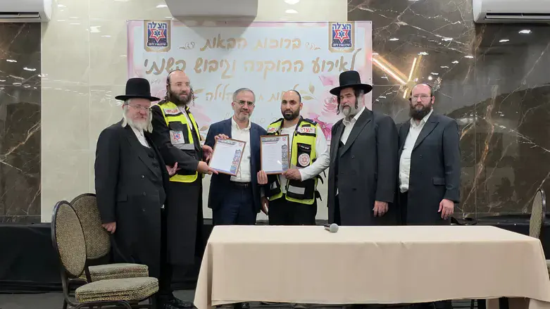 מעניק תעודה