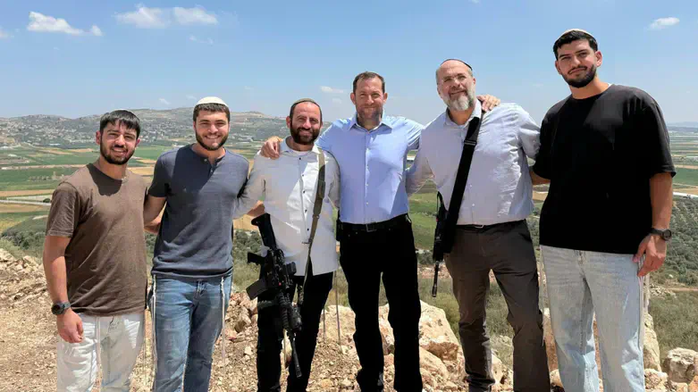יוסי דגן עם הרב נריה בולאק והרב חיים ברוך