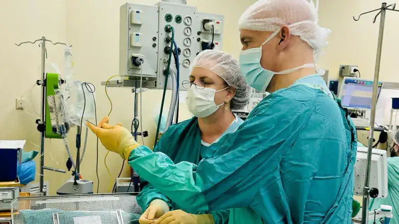 Dr. Yuval Gielchinsky, together with Kineret Tenenbaum, Head of the Twin Pregnancy Clinic