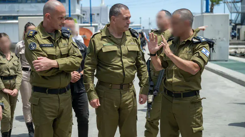 IDF Chief of Staff Eyal Zamir (C) at the Haifa Naval Base