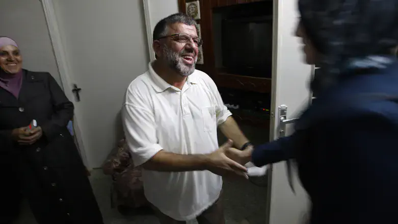 חסן יוסף ח'ליל, ארכיון