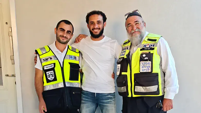 נכנס לים הסוער - וזכה לחיבוק מרגש