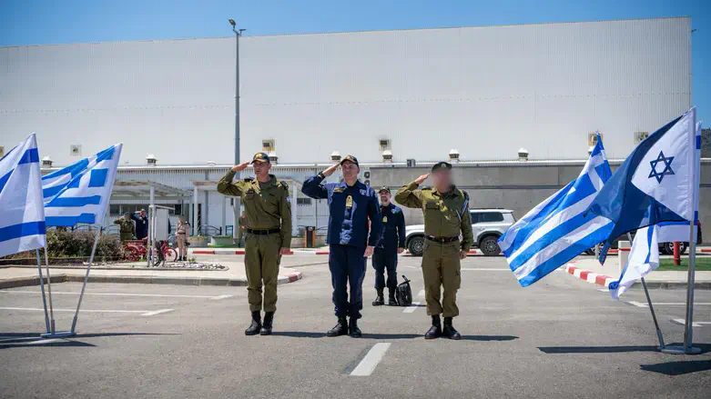 Israeli and Greek Navy chiefs in Haifa