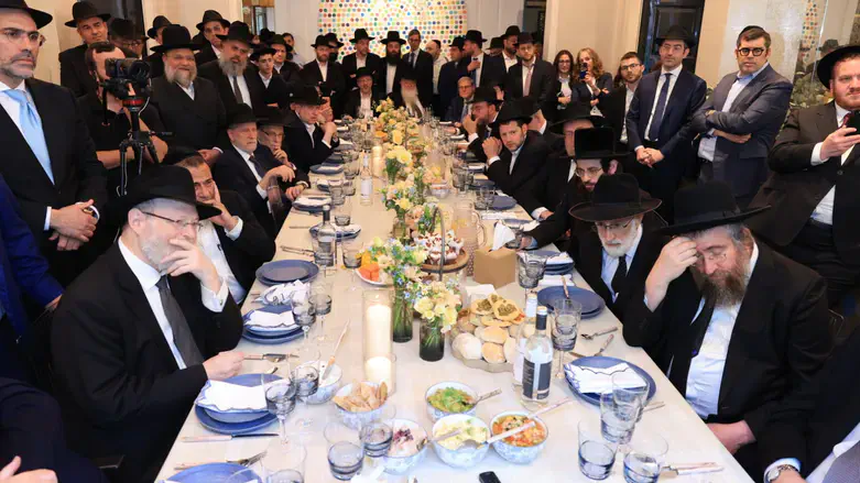ראשי הישיבות בדינרים של קרן עולם התורה בארה"ב