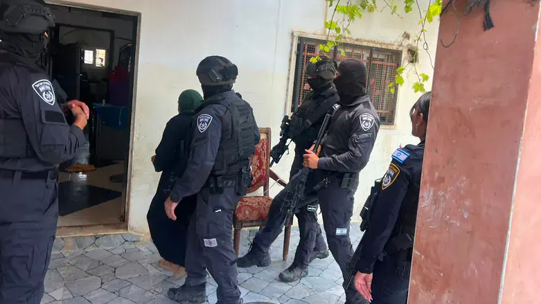 פעילות המשטרה בכפר הרשיידהПолицейская операция в деревне Харшаида