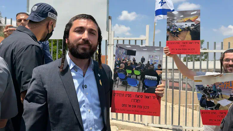 MK Tzvi Sukkot