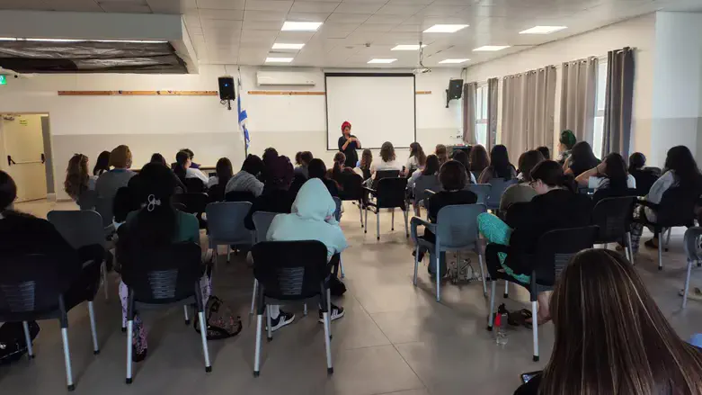 הרצאה של יד לאחים