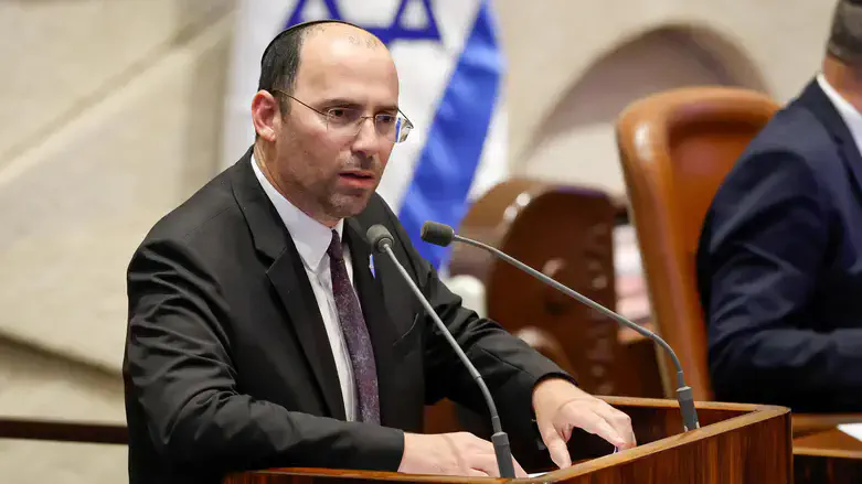 שמחה רוטמן מציג את החוק במליאה