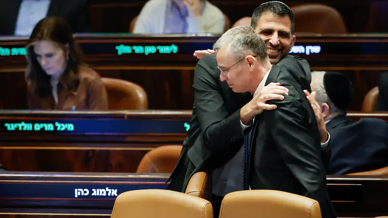 השר שלמה קרעי לאחר אישור החוק