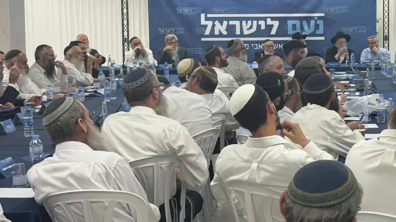 הרבנים בפגישה