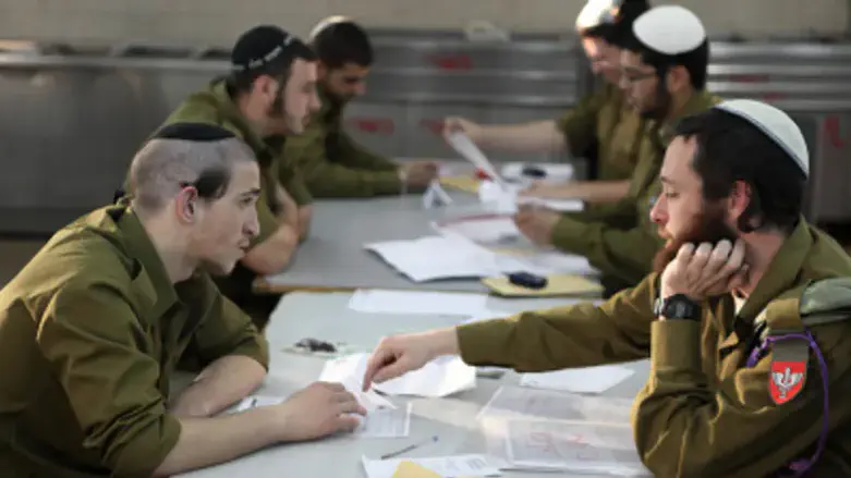 IDF soldiers study Talmud in uniform