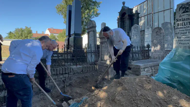 Excavation of the grave in Belgrade