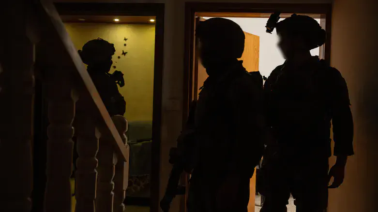 IDF soldiers operate in Judea and Samaria