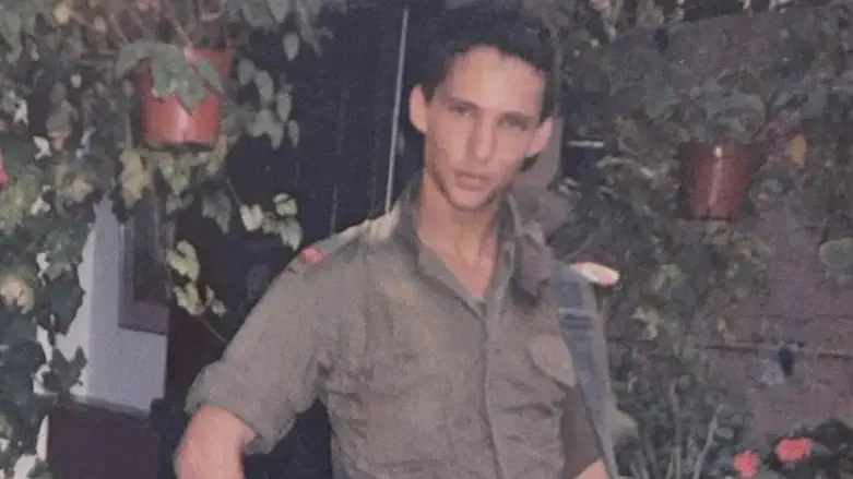 בנט בימיו כחייל