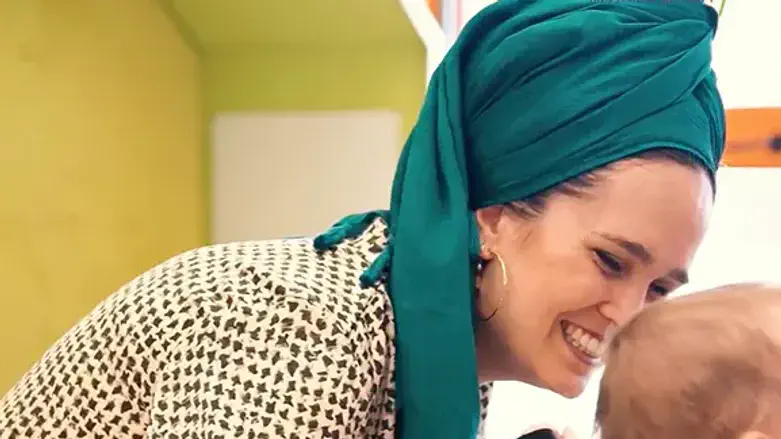 עובדת סוציאלית ברשת פר"ח
