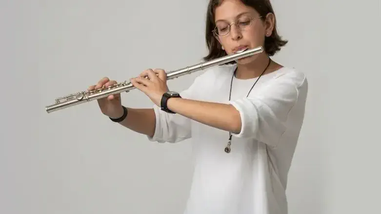 Malki Roth Hy"d was a talented flautist
