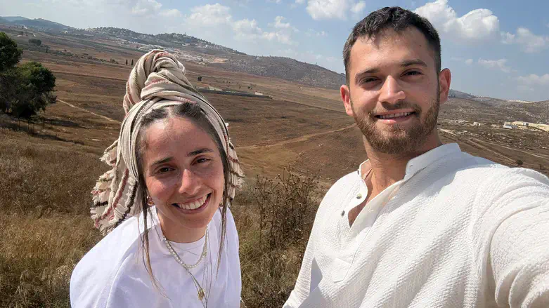 הלל שכנזי בהודעת האירוסין