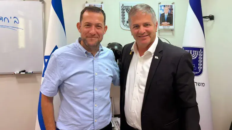 יוסי דגן עם שר החינוך יואב קיש