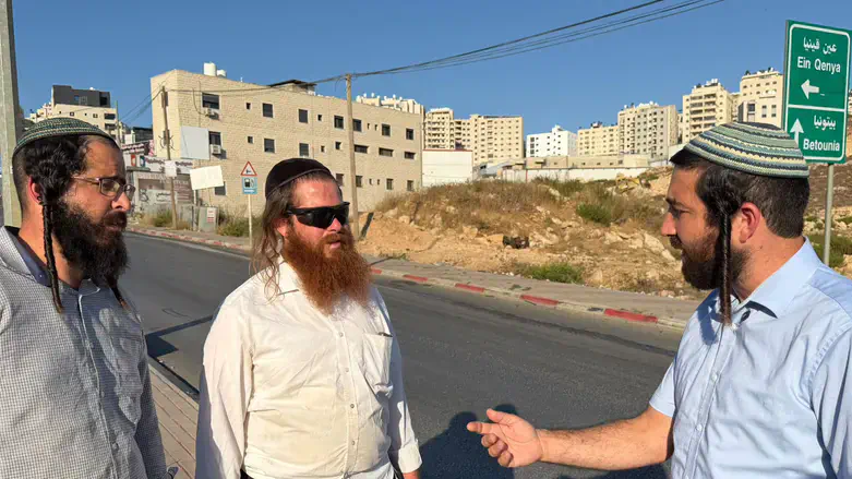 MK Sukkot with the reservist who was attacked