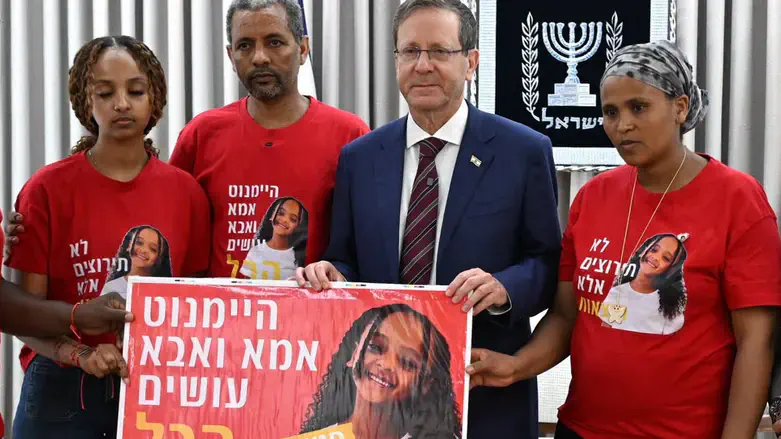 Kassaou family with President Herzog