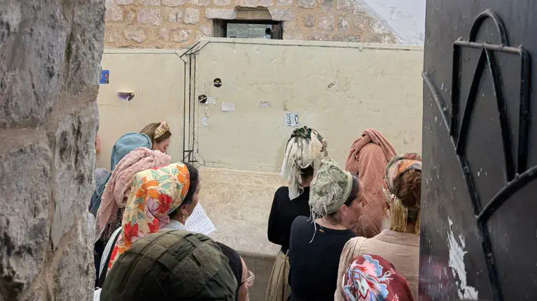נשות השומרון בקבר יוסף