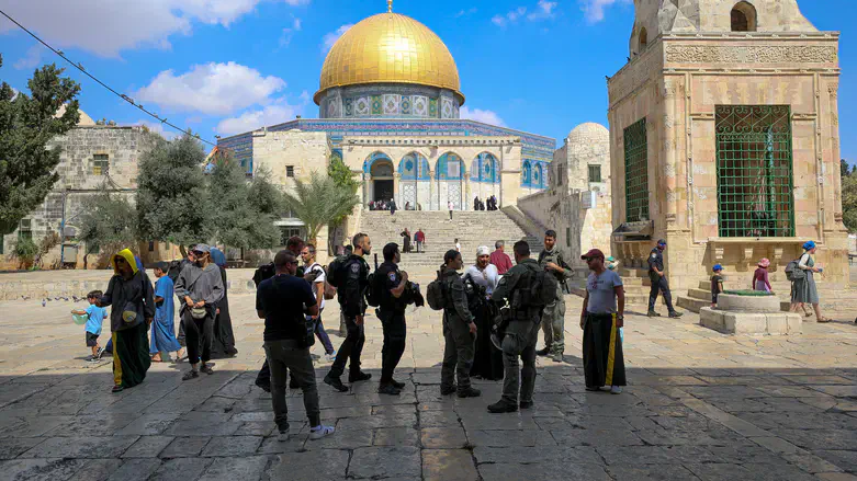 Jews visiting the Temple Mount