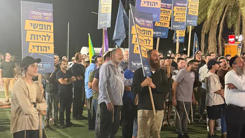 ההפגנה מול כלא 10