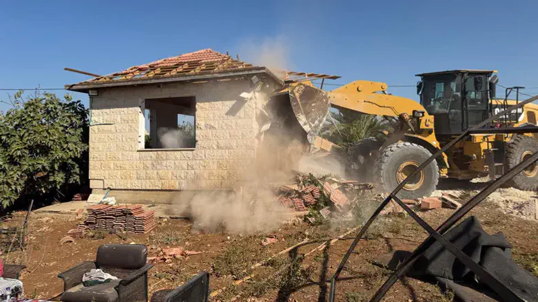 הריסת בנייה בלתי חוקית פלסטינית