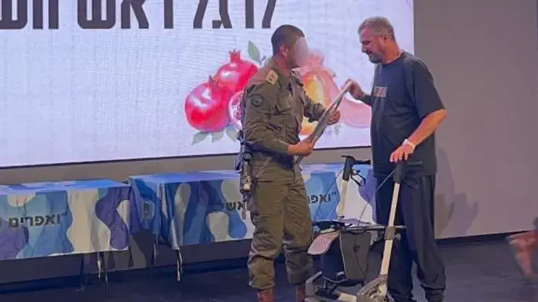 אפי יפתח מקבל הצטיינות
