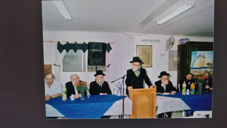 הרב מרדכי אוירבך בגוש קטיף