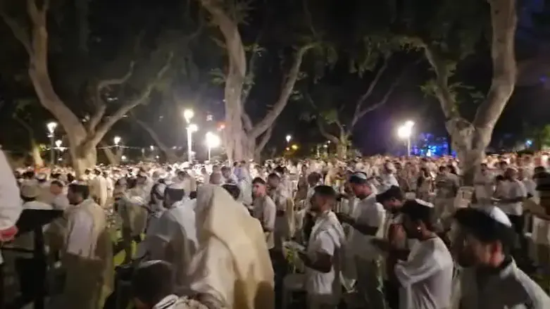 תפילת נעילה של ראש יהודי