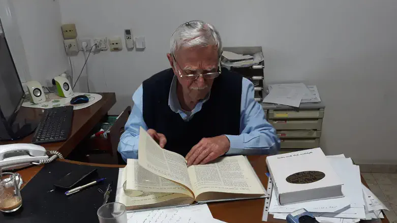מרדכי בן יאיר בביתו