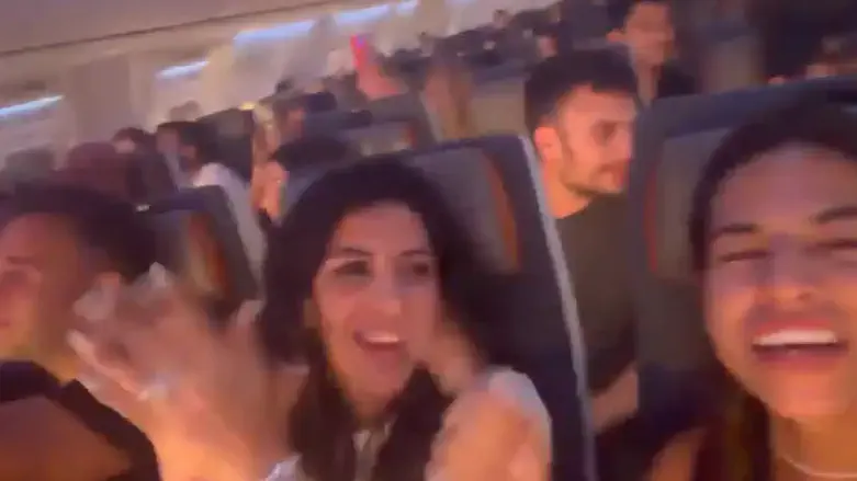 השירה בטיסת החילוץ