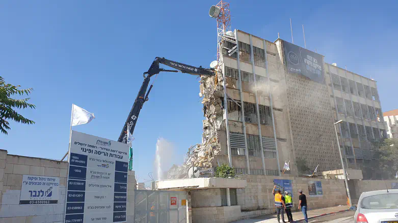 מתחם רשות השידור במהלך הריסתו