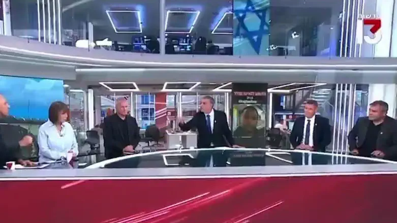אולפן חדשות 13