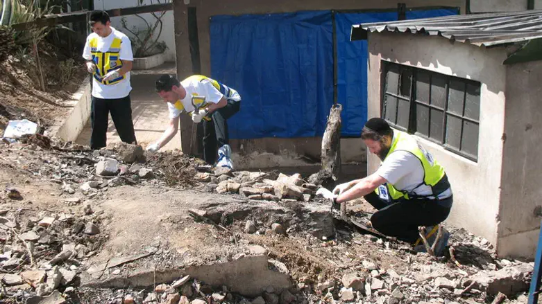 ZAKA team at the site of the plane crash, archive