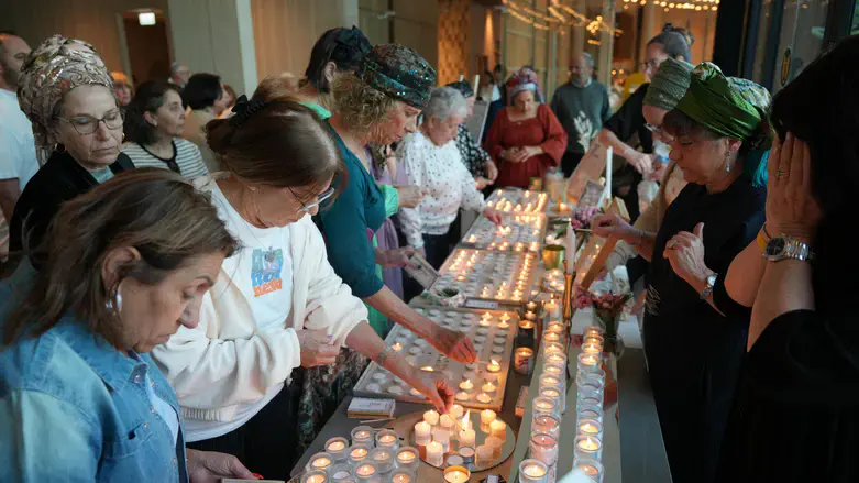 Lighting Shabbat candles