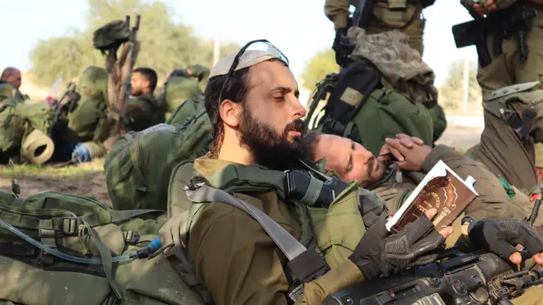 הרב יסלזון בזמן הלחימה