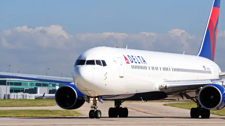 Самолет Delta