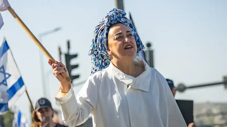 Лали Дери