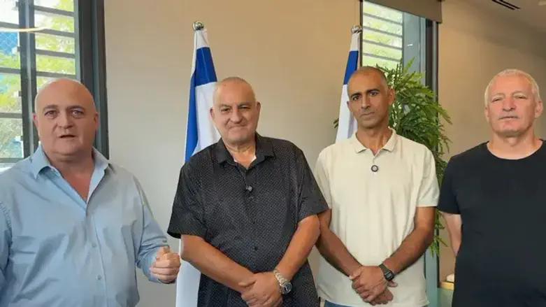 Four reserve officers urge Ofer Winter to quit Knesset race