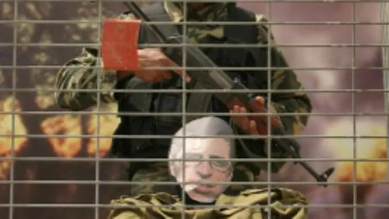 Gilad Shalit, Ron Arad in background