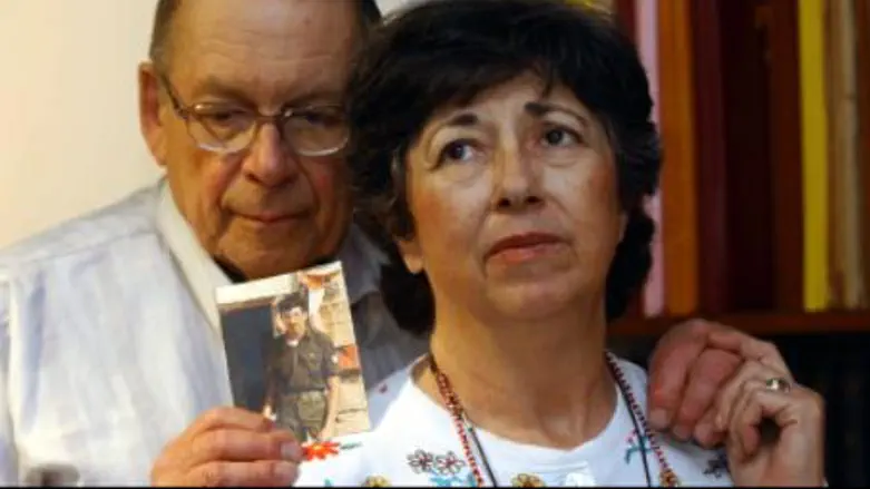 Yona and Miriam Baumel, 2003