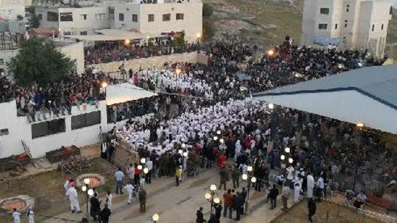 Samaritans and Visitors Gather for Passover