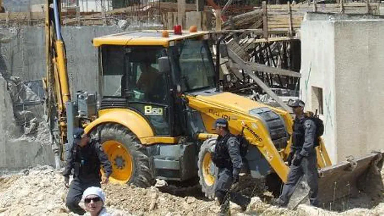 Силы безопасности снесли два дома