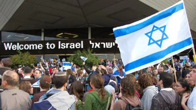 Greeting arriving immigrants