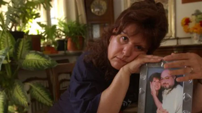 Esther Pollard, Jonathan's wife