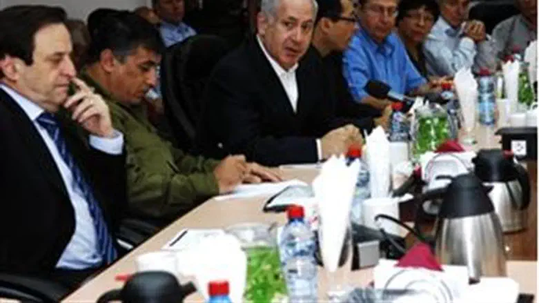 Cabinet in Home Front meeting